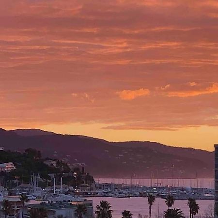 Appartement Vue Mer Au Lavandou Льо Лаванду Екстериор снимка